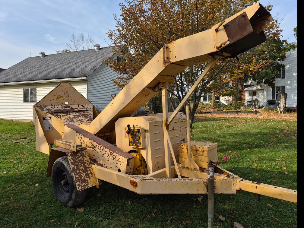 Asplundh Chipmunk Towable Wood Chipper with Ford Engine