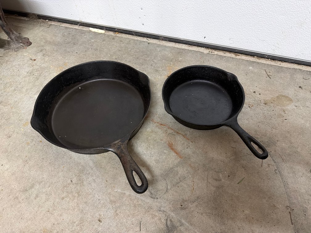 Cast Iron Skillets with Dual Pour Spouts