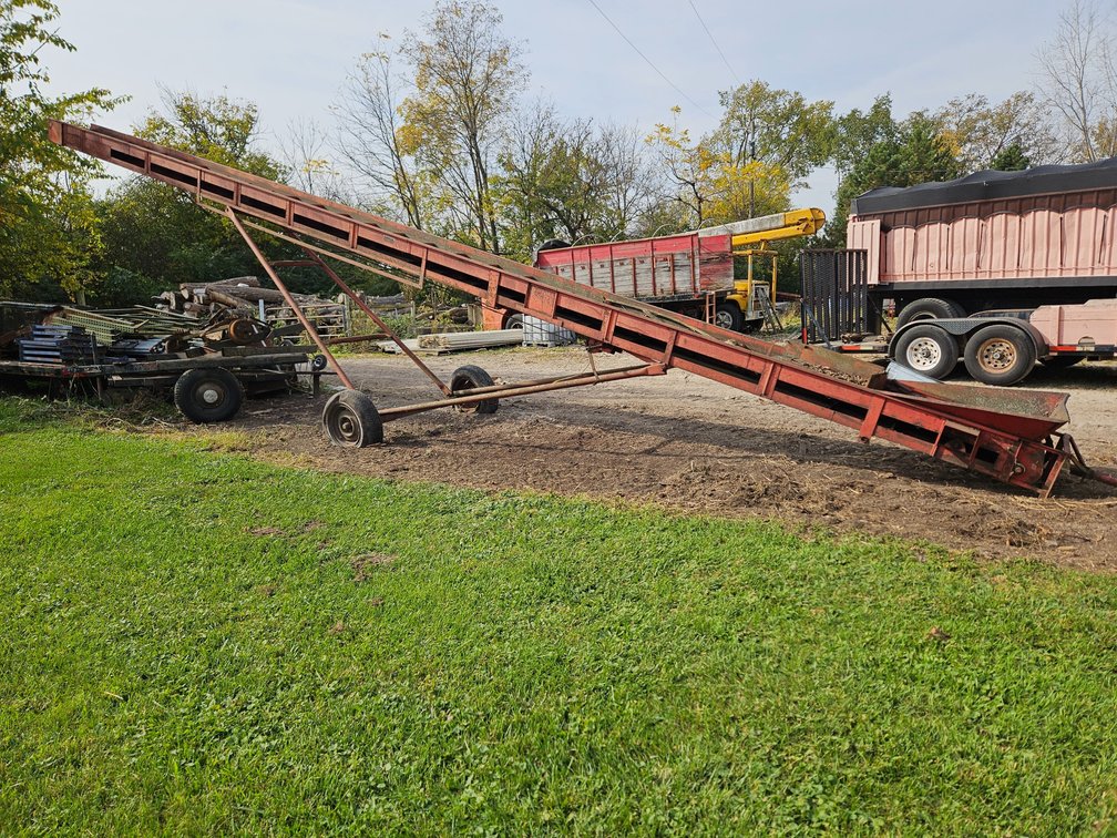 Agricultural Conveyor Elevator with Predator 212cc Engine