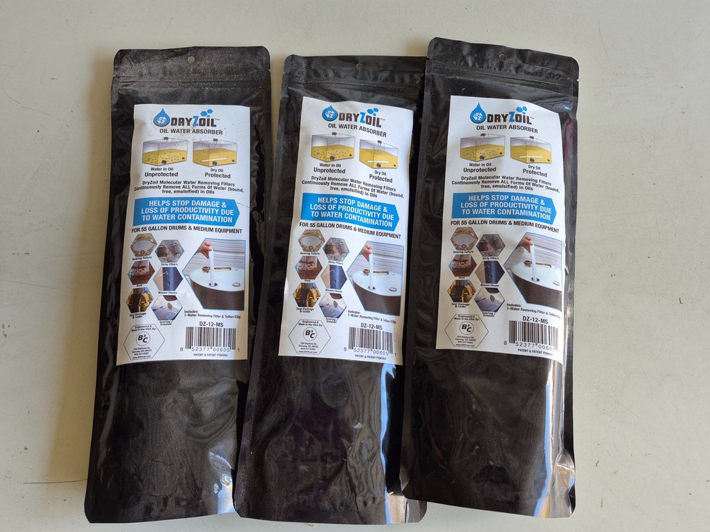 DryZoil DZ-12-MS Oil Water Absorber Pouches