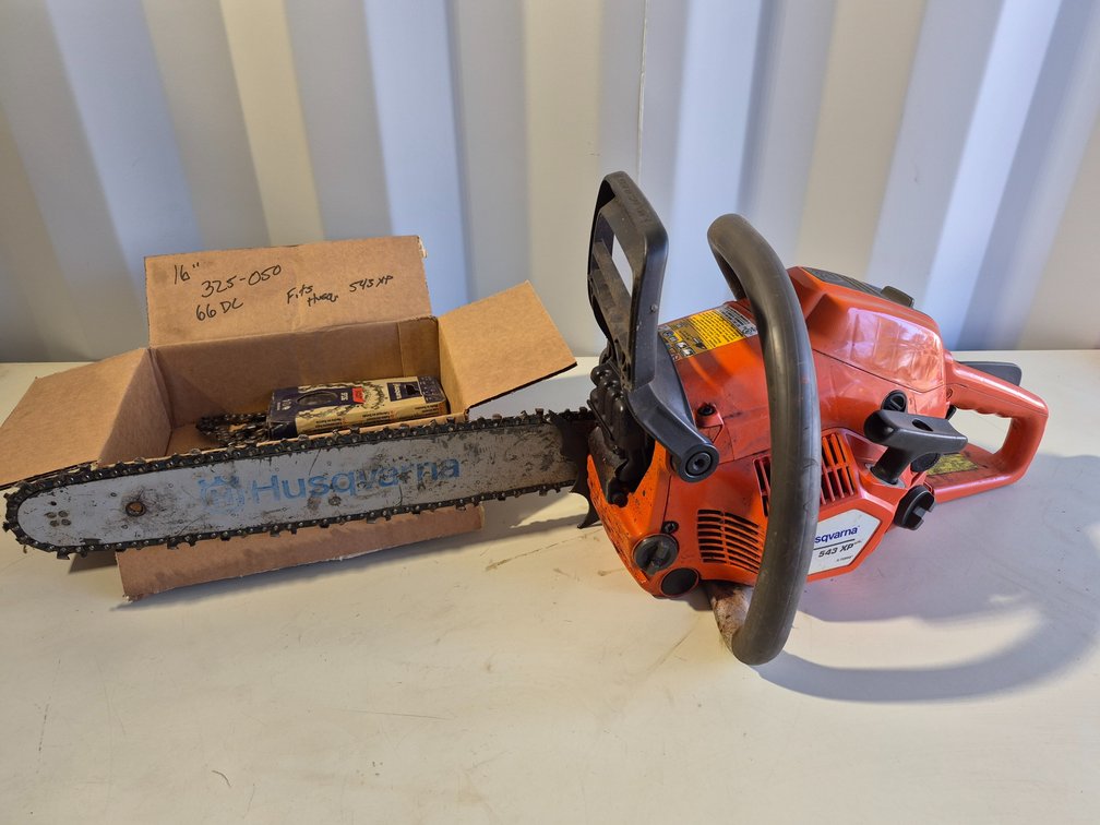 Husqvarna 543 XP Gas Chainsaw with Extra Chains