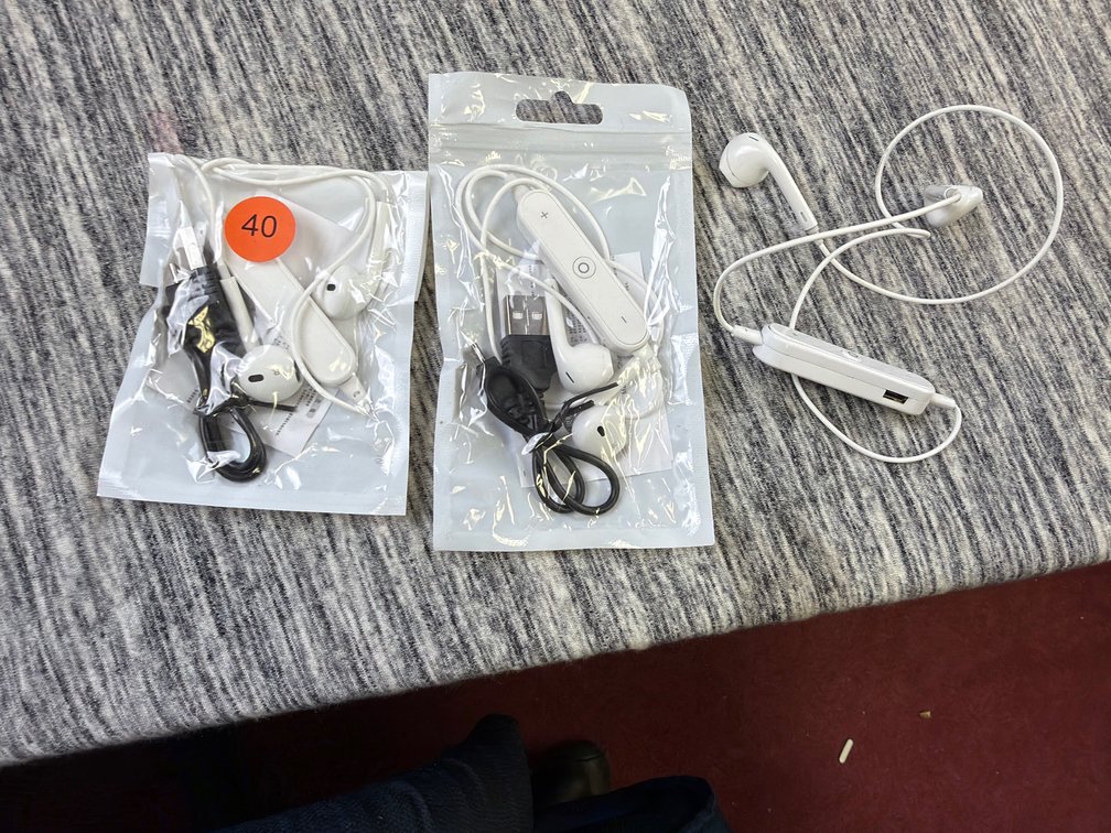 3 PAIRS OF BLUETOOTH EARBUDS