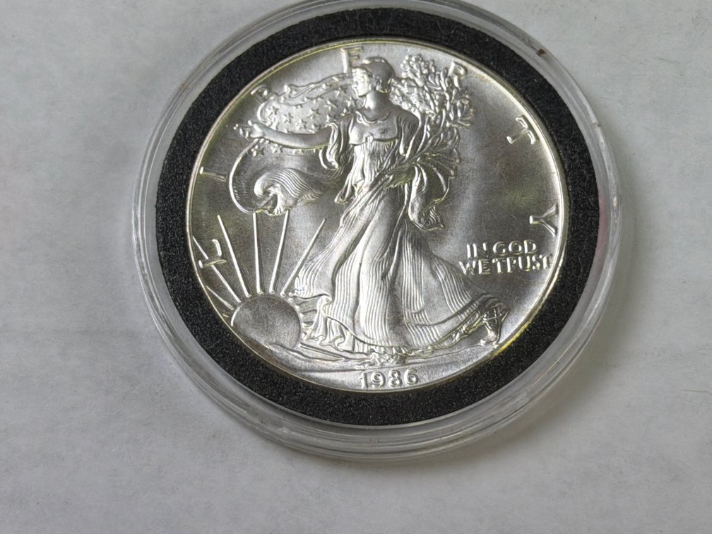 1986  AMERICAN SILVER EAGLE DOLLAR