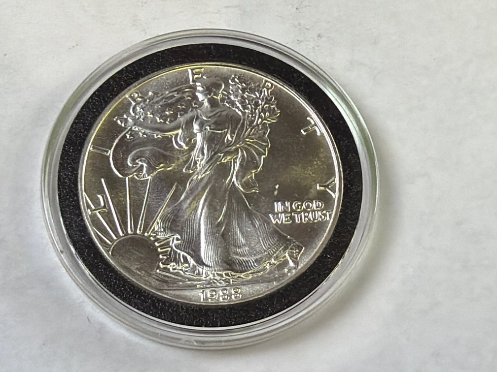 1988 AMERICAN SILVER EAGLE DOLLAR