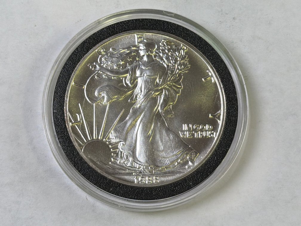 1988  AMERICAN SILVER EAGLE DOLLAR