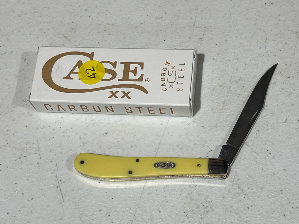 CASE XX YELLOW SYNTHETIC SMOOTH SLIMLINE TRAPPER KNIFE
