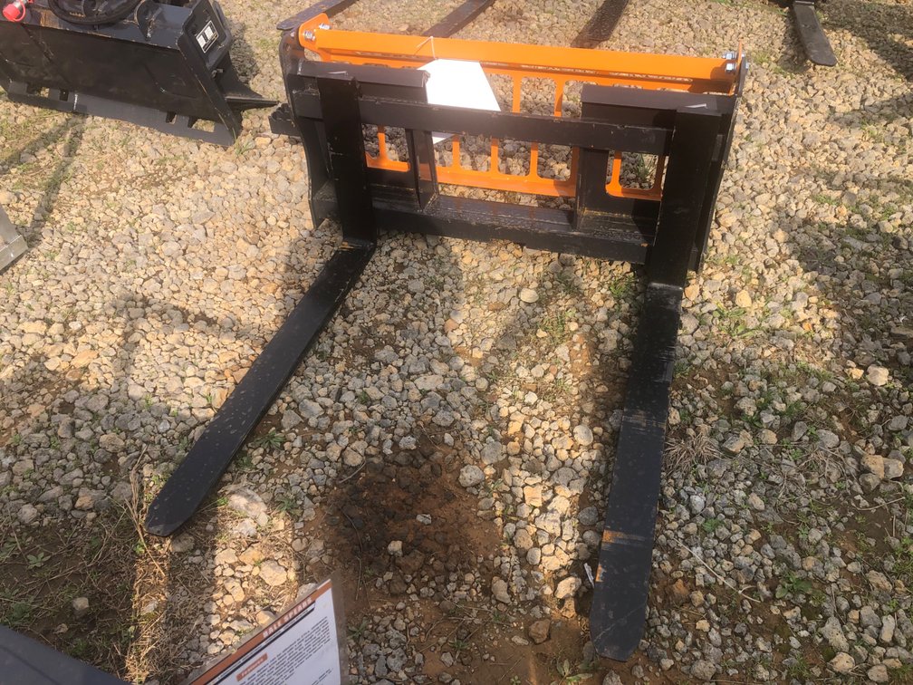 SKID STEER PALLET FORKS