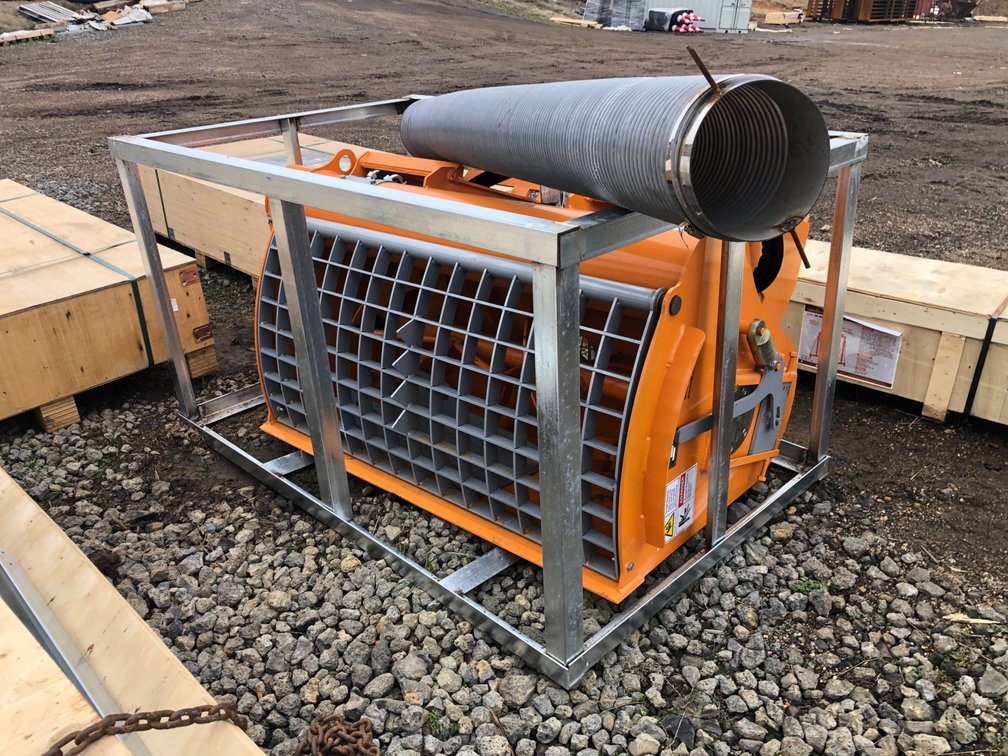 CONCRETE MIXER W CHUTE