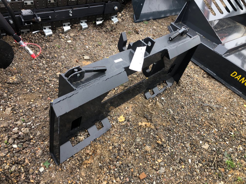 SKID STEER - 3 PT QUIKC HITCH ADAPTOR