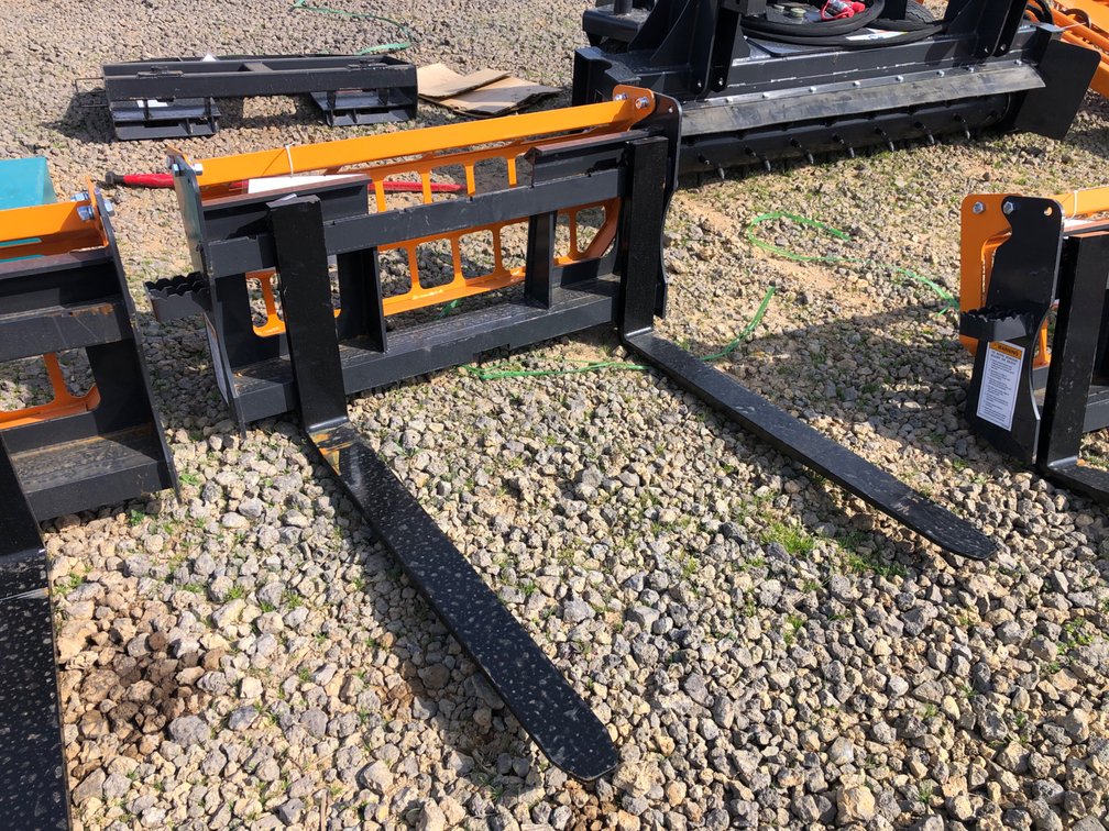 SKID STEER PALLET FORKS