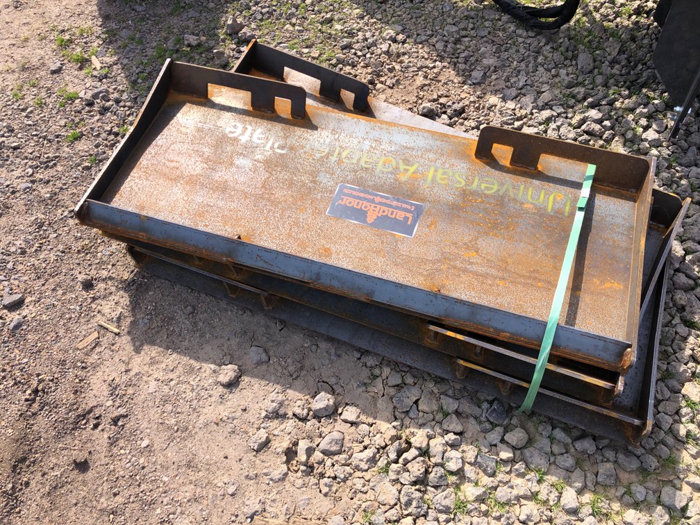 (1) SKID STEER WELD ON MOUNT PLATE