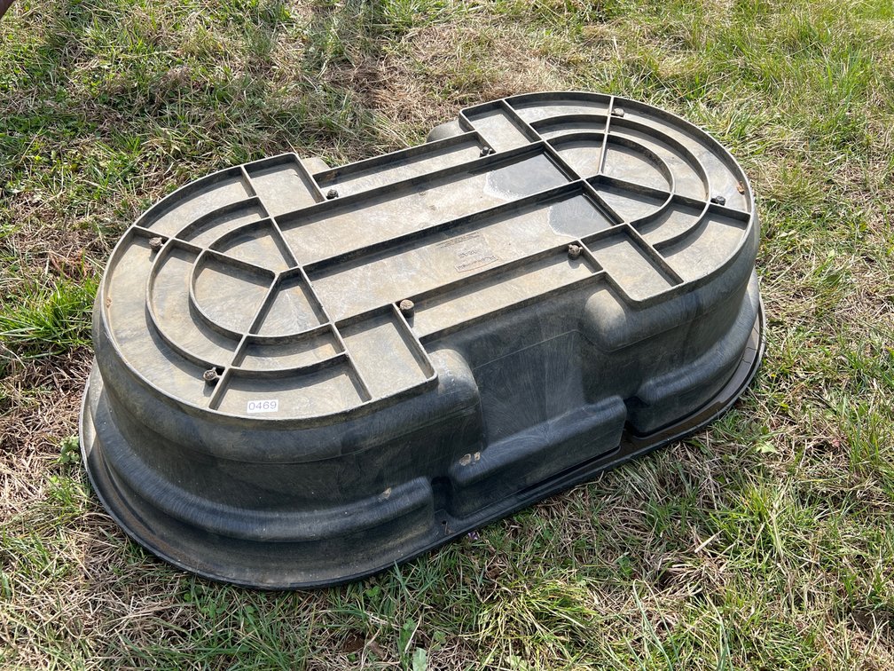 RUBBERMAID 50 GAL STOCK TANK