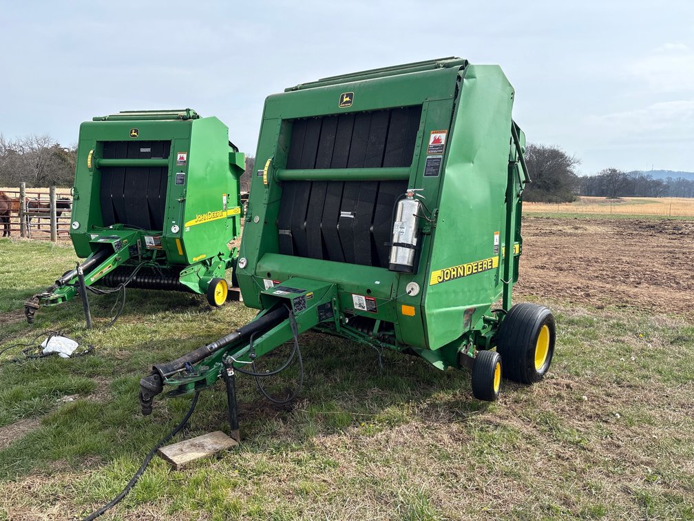 JOHN DEERE 566 ROUND BALER