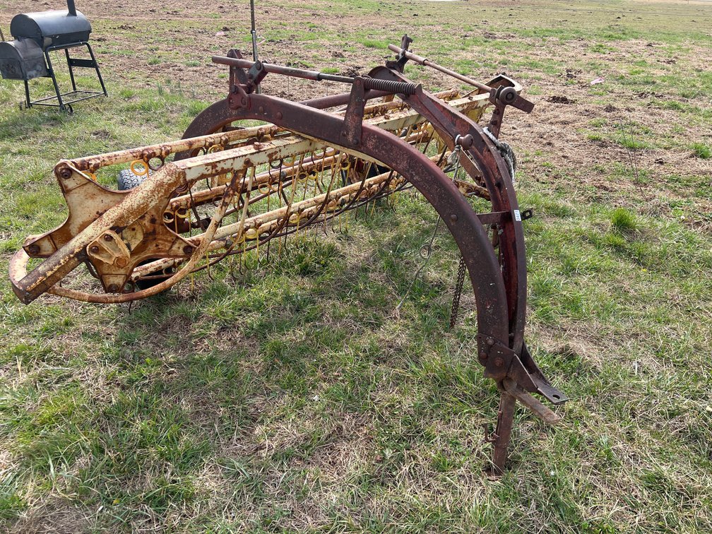 NEW HOLLAND 56 HAY RAKE