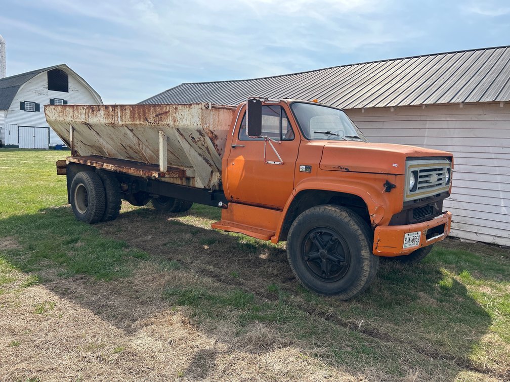 1982 CHEVROLET C70 SPREADER TRUCK (Title delay)