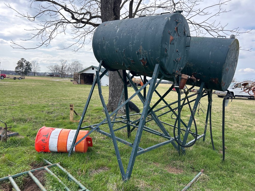 (1) 3’X5’ FUEL TANK WITH STAND
