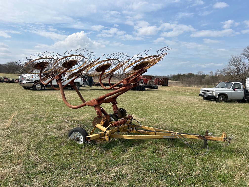RAKE CADDY 8 WHEEL HAY RAKE