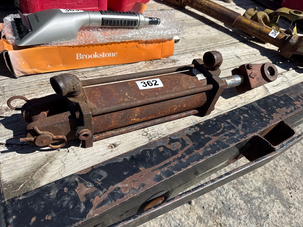 HYDRAULIC CYLINDER