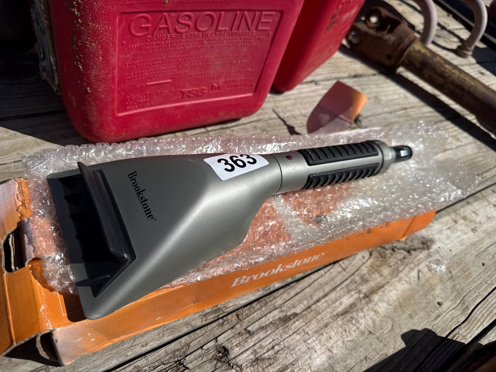 HEATED ICE SCRAPER