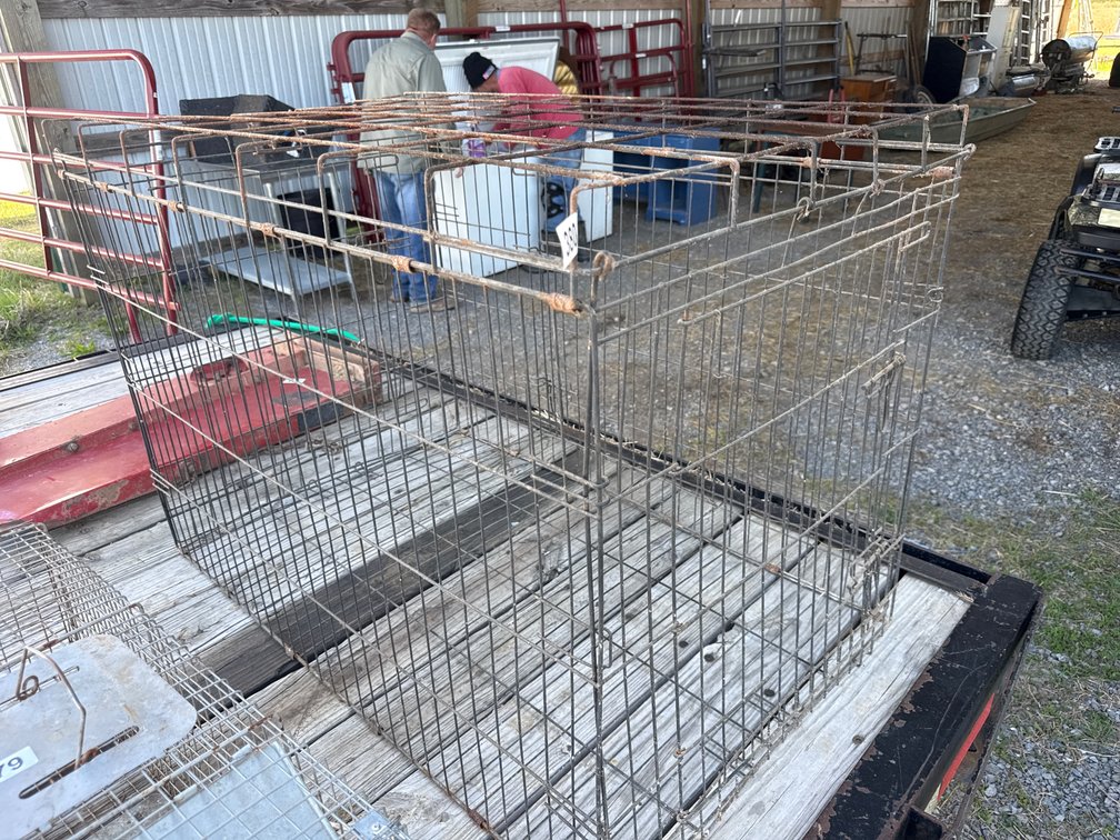 ANIMAL CRATE