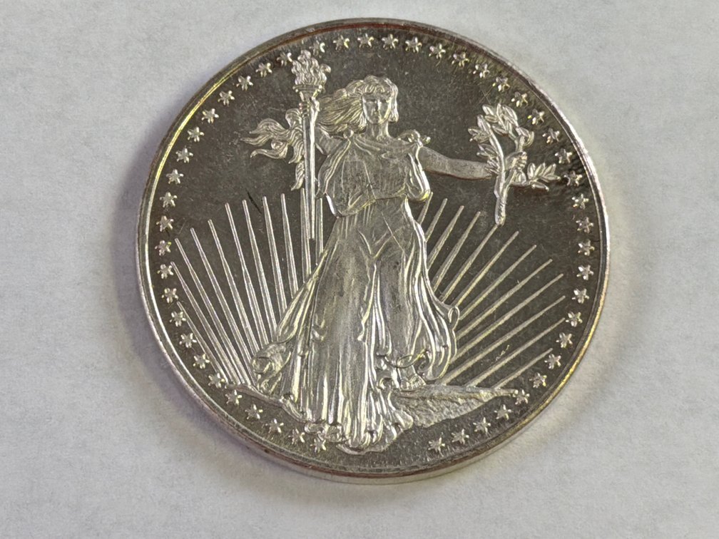 ONE OUNCE SILVER EAGLE ROUND