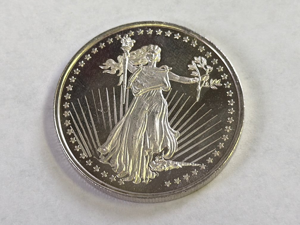 ONE OUNCE SILVER EAGLE ROUND