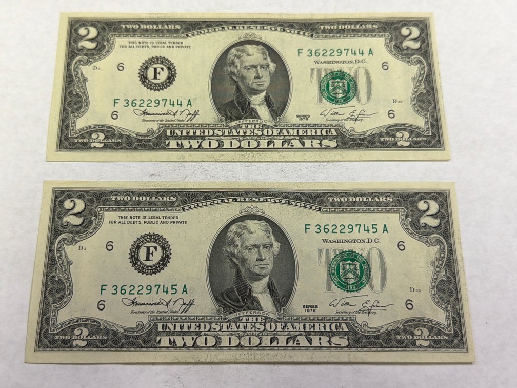 (2) TWO DOLLAR BILLS 1976