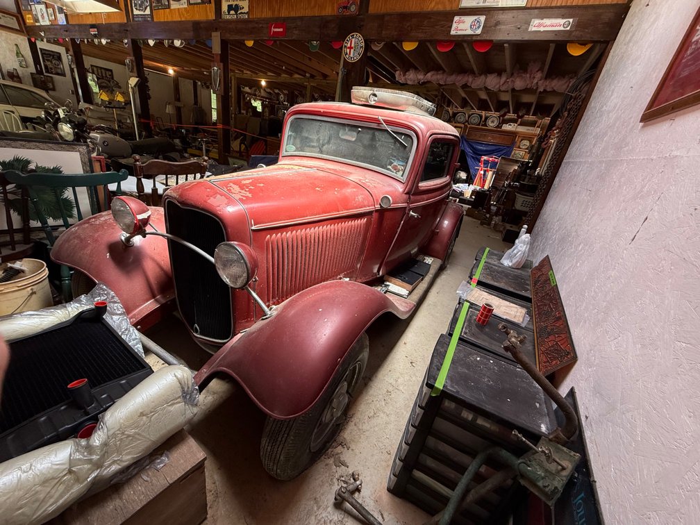 1932 FORD COUPE.
