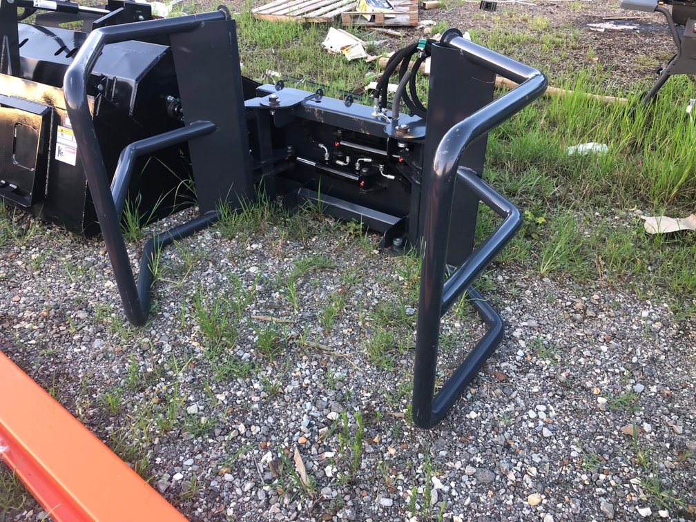 SKID STEER HYDRAULIC BALE SQUEEZE