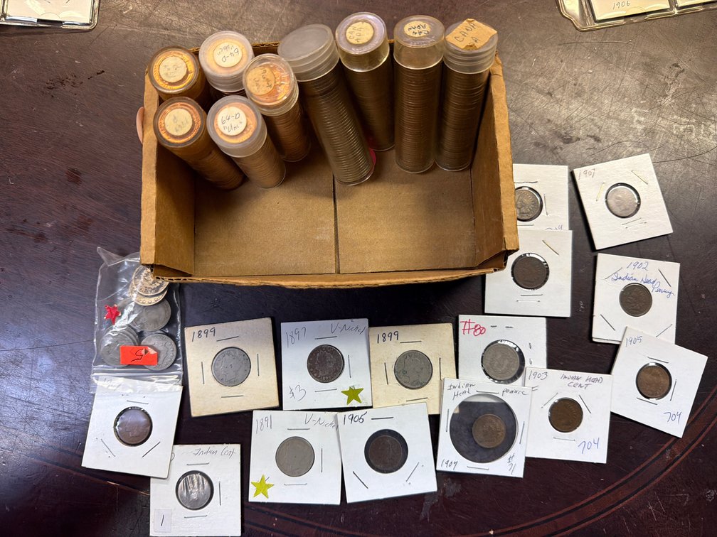 LOT OF VARIOUS PENNIES AND V NICKELS