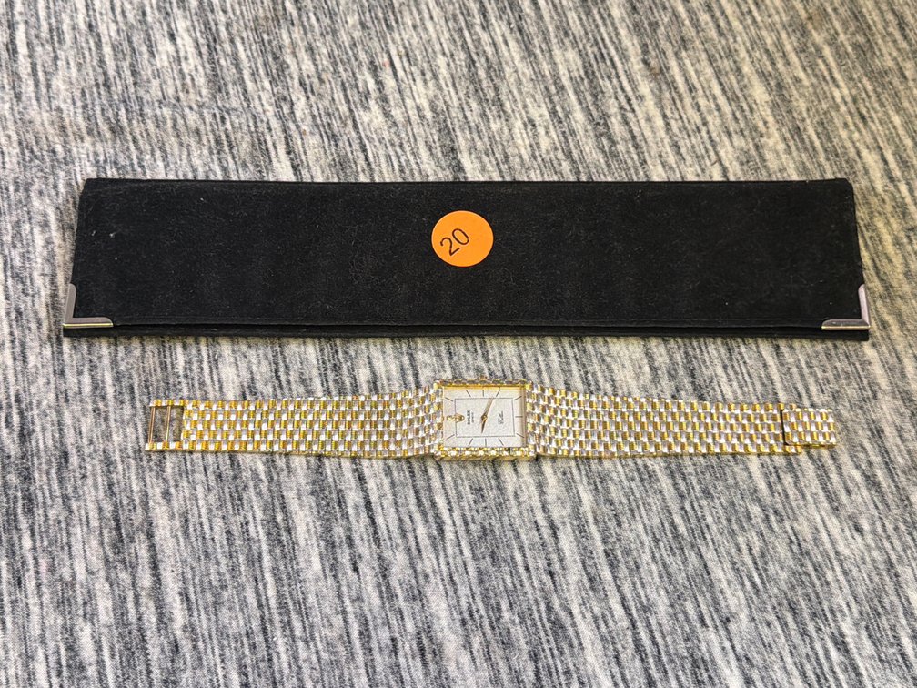 DESIGNER WATCH W/ CASE