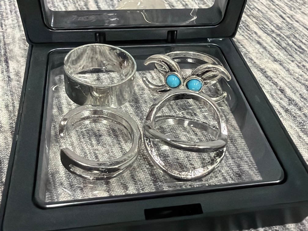 (4) RINGS
