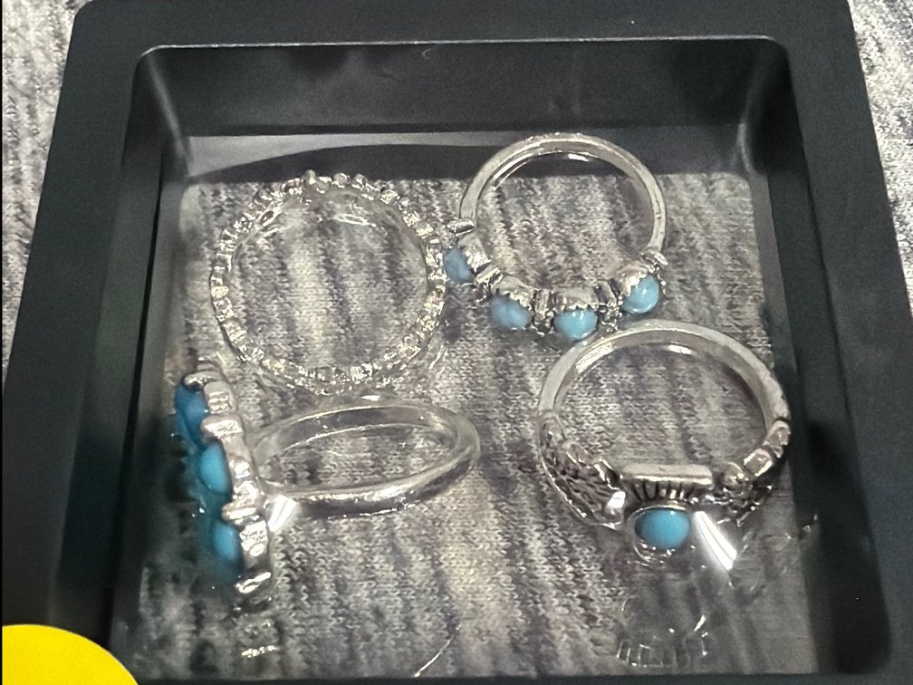 (4) RINGS