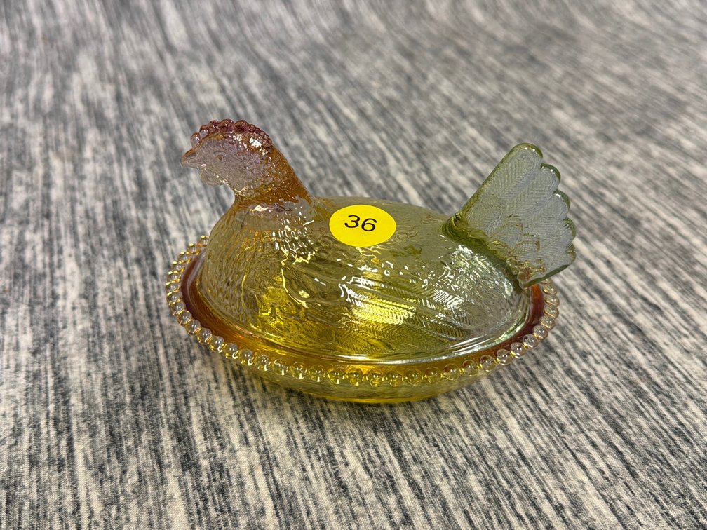 GLASS HEN ON NEST