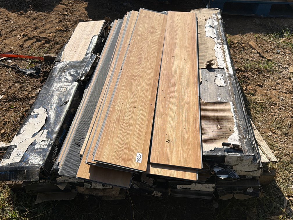 PALLET OF FLOORING