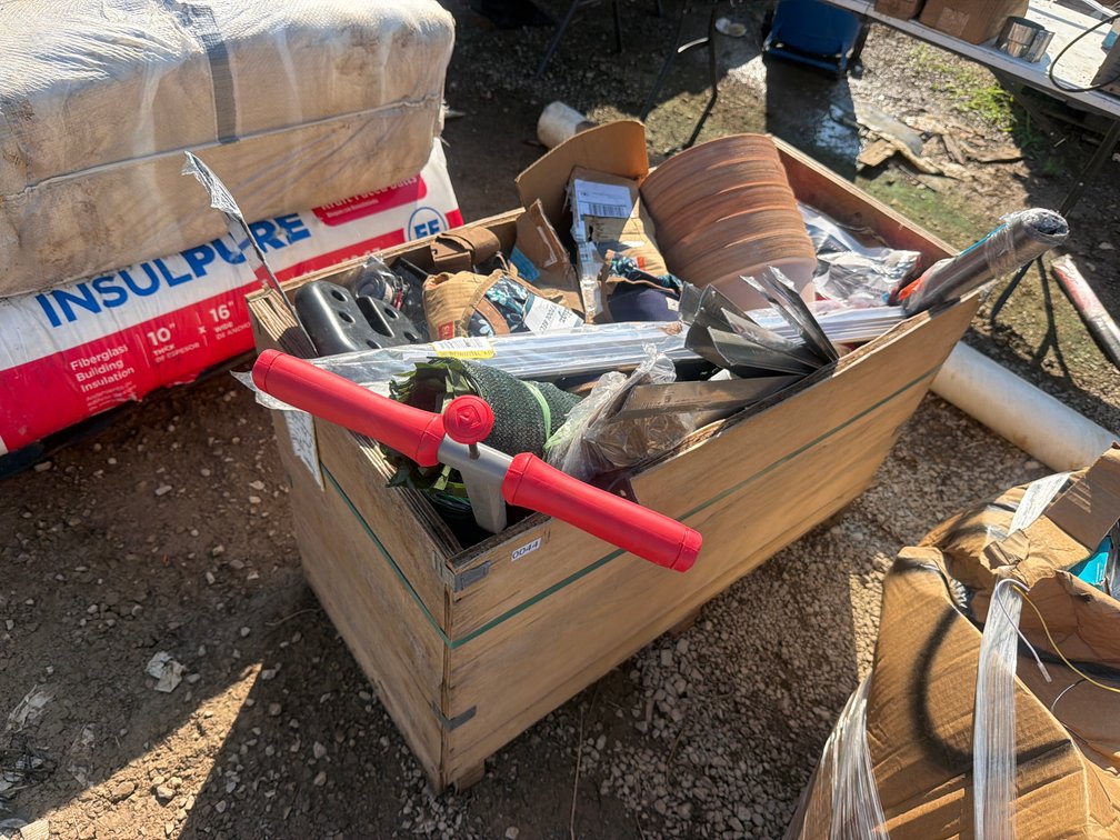 LARGE LOT OF GARDENING ITEMS