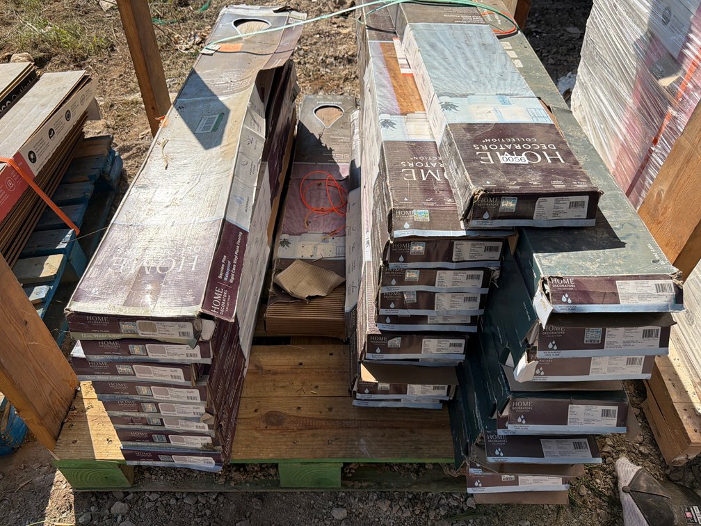 PALLET OF WATERPROOF VINYL PLANK FLOORING
