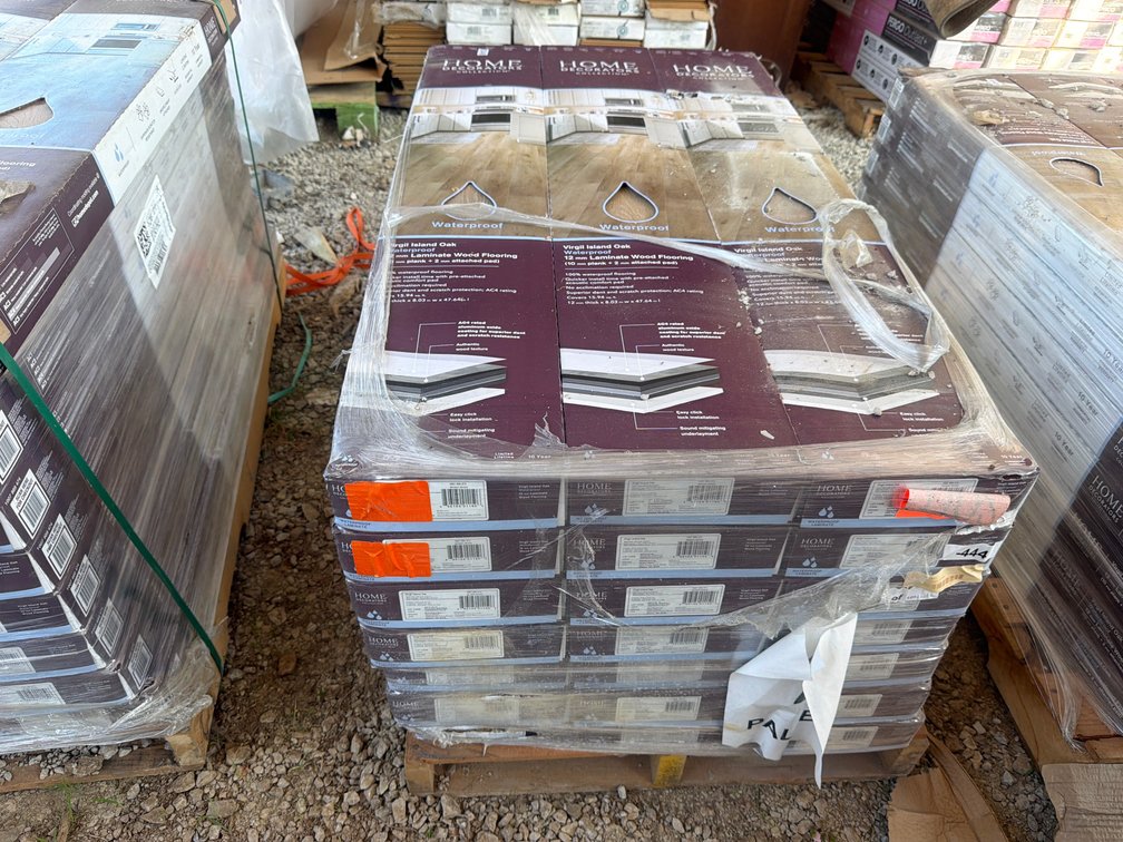 PALLET OF LAMINATE FLOORING