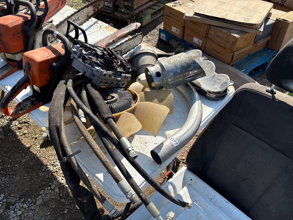 LOT OF VARIOUS CAR PARTS