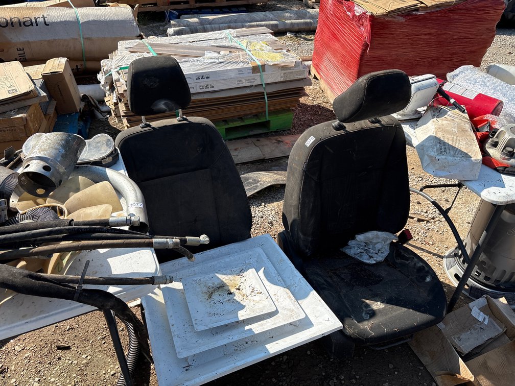 (2) BUCKET SEATS