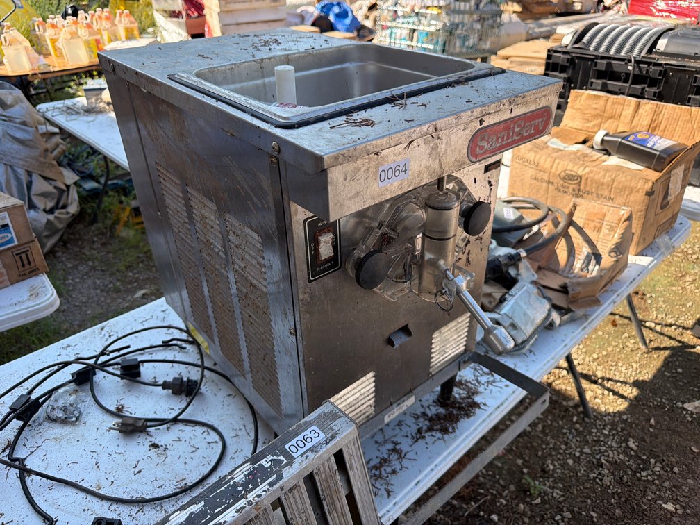 SANISERV SOFT SERVE ICE CREAM MACHINE