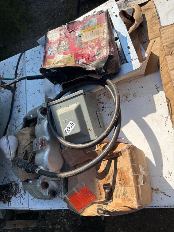 VEVOR ELECTRIC OUTLET BOX, 12V INFLATOR, MISC