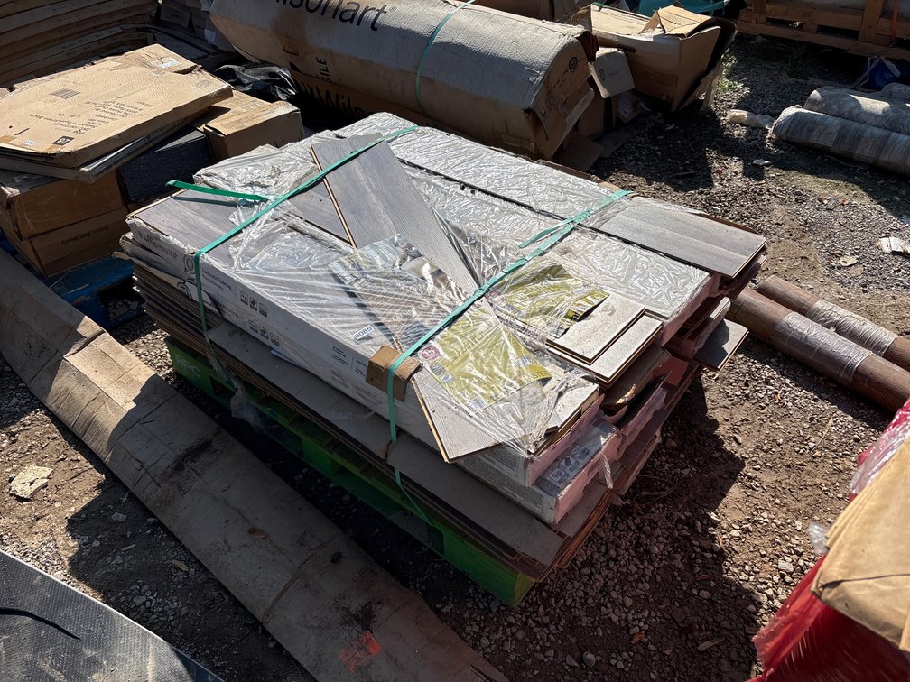 PALLET OF FLOORING