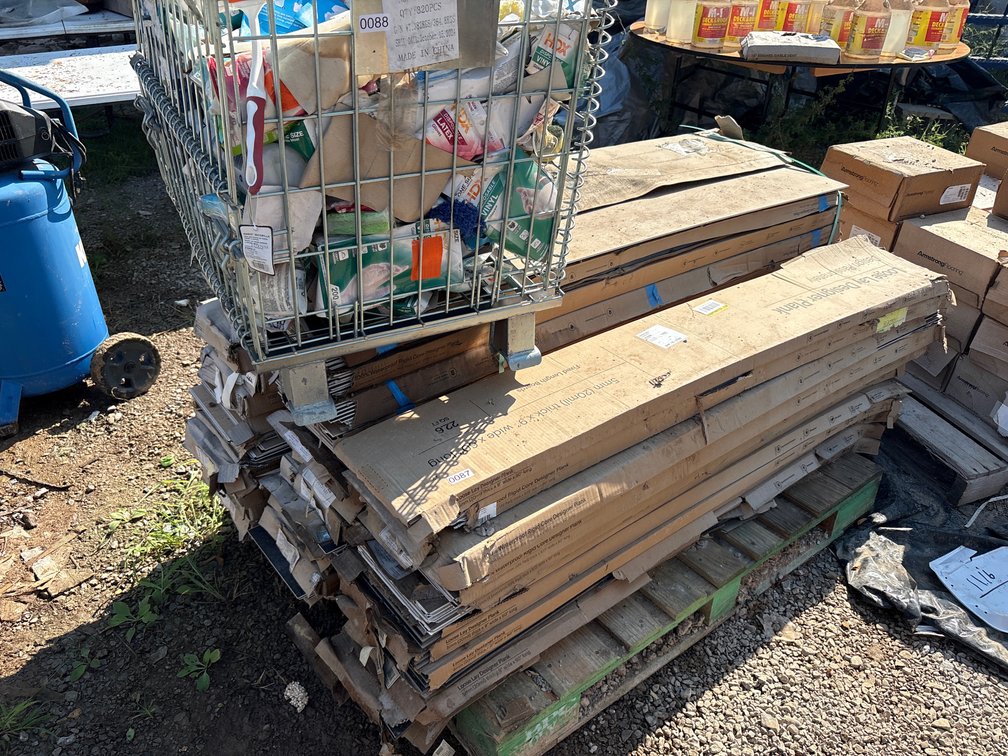 PALLET OF FLOORING