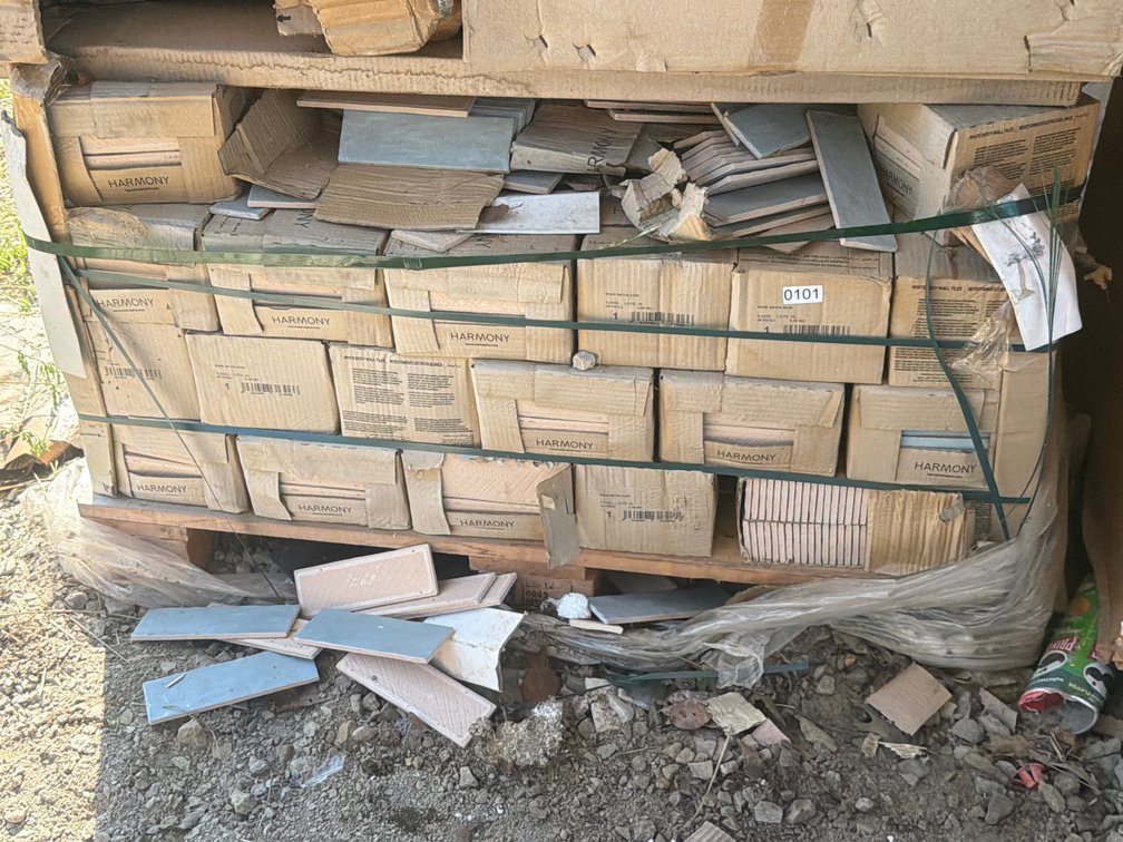 PALLET OF TILE