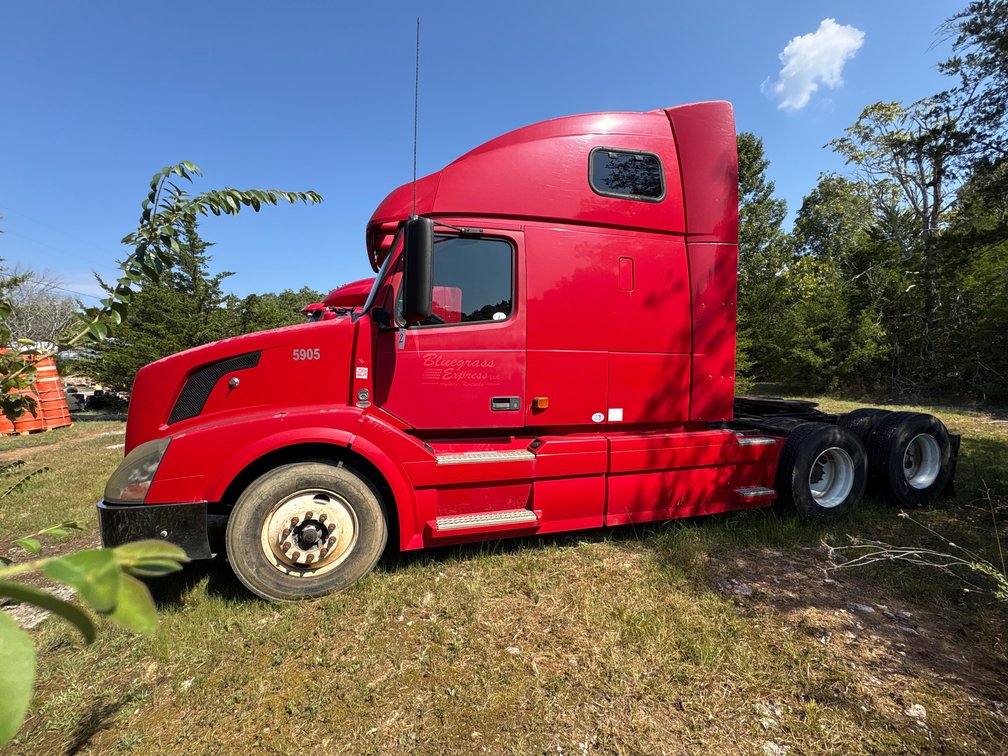 2007 Volvo VNL Truck