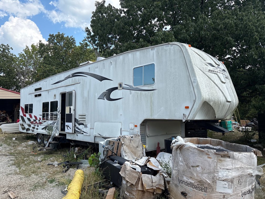 40’ TOY HAULER/CAMPER