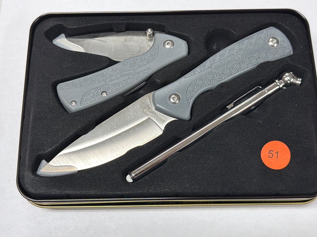 UNCLE HENRY KNIVES & TIRE PRESSURE GAUGE