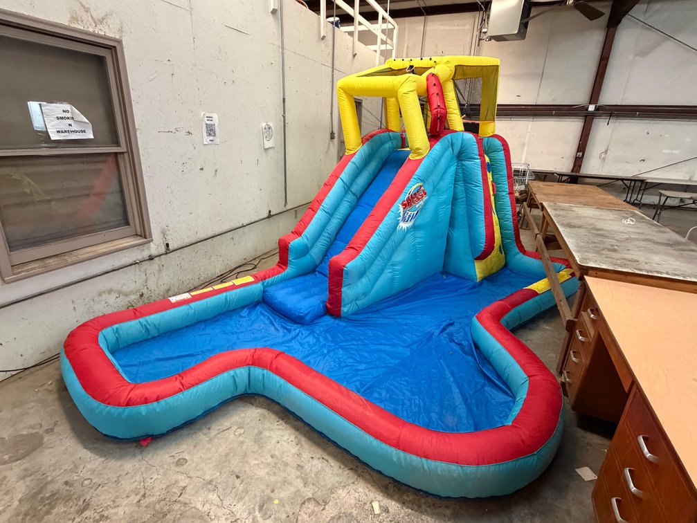 INFLATABLE SLIDE N SOAK SPLASH PARK