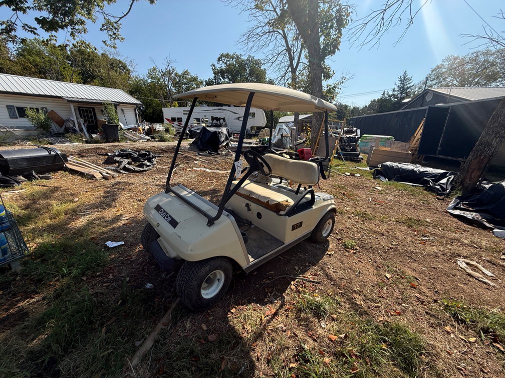 CLUB CAR GOLF CART